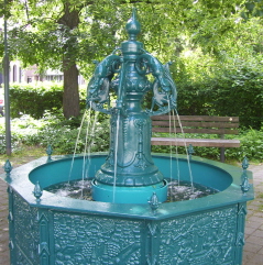 Foto vom Brunnen vor St. Germanus in Aachen