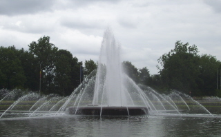 Foto der Fontäne auf dem Europaplatz in Aachen