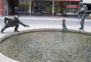 Foto vom Brunnen Kreislauf des Geldes in Aachen
