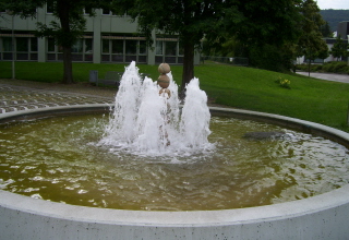 Foto vom Brunnen vor dem Landratsamt in Aalen