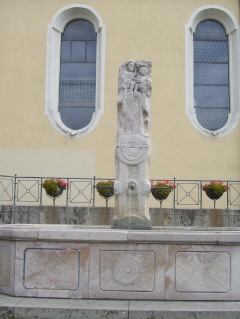 Foto vom Brunnen vor Mariä Himmelfahrt in Neresheim