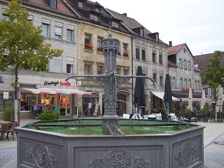 Foto vom Brunnen auf dem Obermarkt in Altdorf