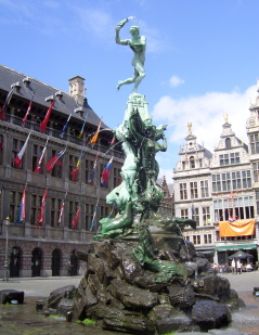 Foto vom Brabobrunnen in Antwerpen