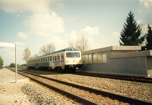 Foto vom Schienenbus am Bahnhof Inningen