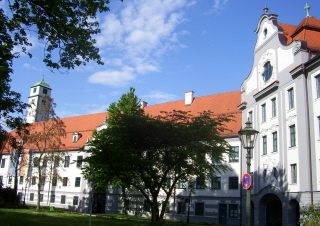 Foto der fürstbischöflichen Residenz mit Torturm