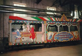 Foto einer historischen Straßenbahn im Straßenbahndepot in Augsburg