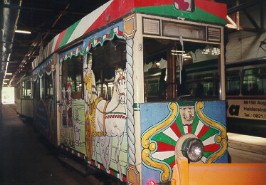 Foto einer historischen Straßenbahn im Straßenbahndepot in Augsburg