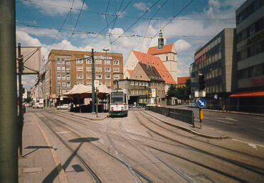 Foto der großen Wertachbrücke in Augsburg