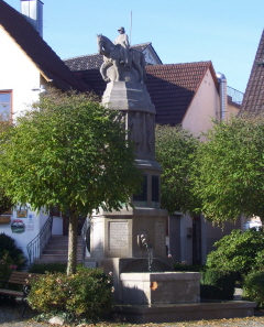 Foto vom Kriegerdenkmalbrunnen in Bad Grönenbach