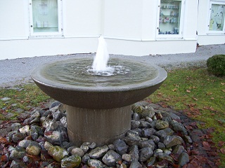 Foto vom Brunnen vor dem Rathaus in Bad Heilbrunn
