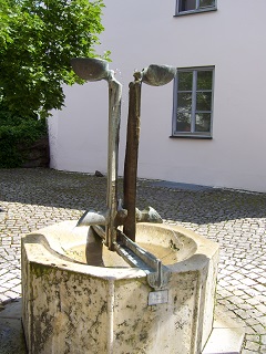 Foto vom Brunnen im Schlosshof in Abensberg