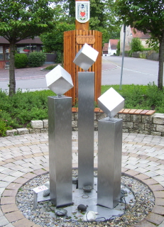 Foto vom Drei-Säulenbrunnen in Aindling