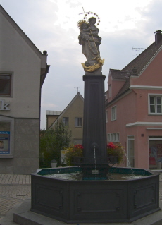 Foto vom Marienbrunnen in Burgau