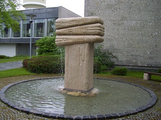 Foto vom Brunnen vor dem Landratsamt in Dillingen/Donau