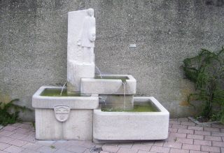 Foto vom Dorfbrunnen in Eggelstetten