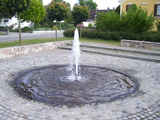 Foto vom Brunnen in der Fuggerstraße in Graben