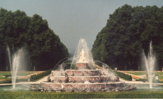 Foto vom Latanobrunnen auf der Insel Herrenchiemsee