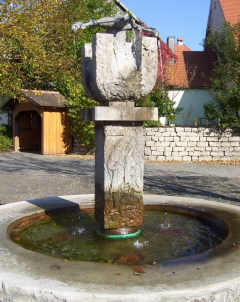 Foto vom Martinsbrunnen in Lengenfeld
