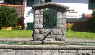 Foto vom Dorfbrunnen in Mittelberg