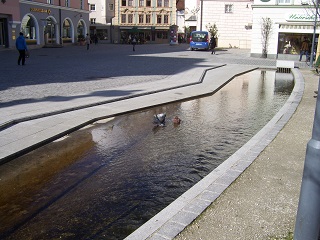 Foto vom Brunnen vor St. Nikolaus in Rosenheim