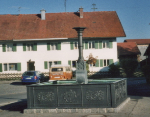 Foto vom Dorfbrunnen in Rosshaupten