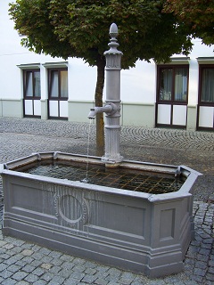 Foto vom Dorfbrunnen in Schweinspoint