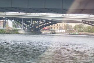 Foto von einer der 1400 Spreebrücken in Berlin