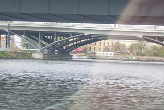 Foto von einer der 1400 Spreebr&uuml;cken in Berlin