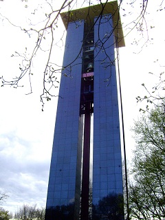 Foto vom Glockenspiel im Glockenturm in Berlin-Tiergarten