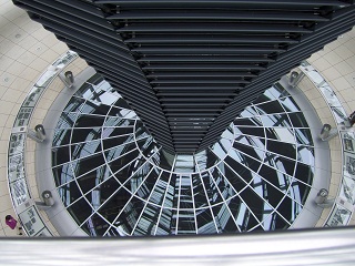 Foto der Lichtrichter der Kuppel auf dem Bundestag