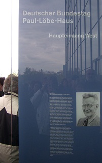 Foto vom Paul-L&ouml;be-Haus in Berlin von der Spree aus gesehen