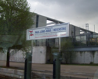 Foto der Anlegestelle auf der Spree beim Paul-L&ouml;be-Haus in Berlin