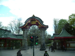 Foto vom Elefantentor im Zoo Berlin