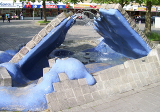 Foto vom Brunnen auf dem Stoeckener Markt in Hannover