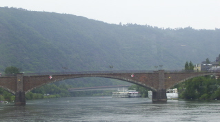 Foto der alten Moselbr&uuml;cke in Cochem