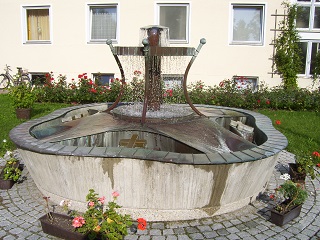 Foto vom Brunnen bei St. Alban in Diessen am Ammersee