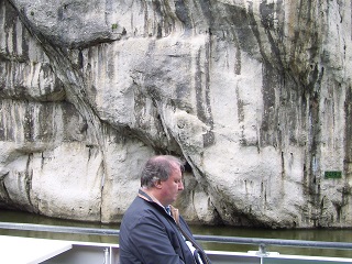 Foto von Alfred neben Donaudurchbruchsfelsen