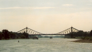 Foto der Blasewitzer Elbbr&uuml;cke in Dresden