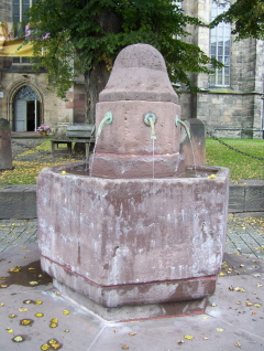 Foto vom Brunnen vor der Marktkirche in Eschwege