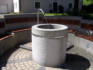 Foto vom Dorfbrunnen in Jochberg