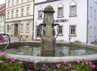 Foto vom Marktbrunnen in Geisa