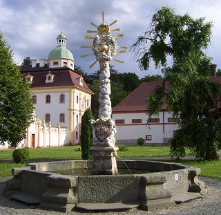 Foto vom Brunnen beim Kloster St. Marienthal in Ostritz in Sachsen