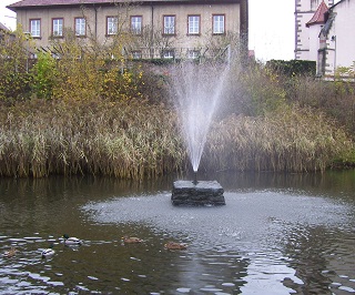Foto vom Springbrunnen im Burggraben in Hammelburg