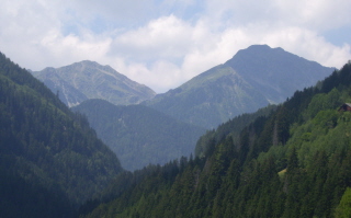 Foto der Berge bei Schalders in Sütirol mit Ortler im Hintergrund