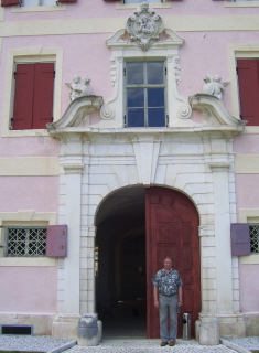 Foto vom Portal von Schloss Wolfsthurn bei Mareit-Ratschings
