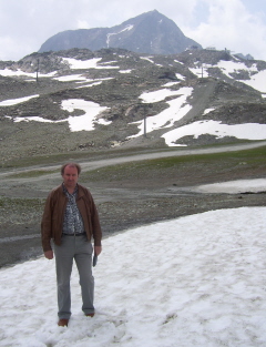 Foto in einem Schneefeld bei der Bergstation der Stubaitalgletscherbahn