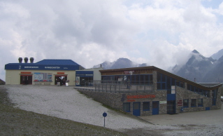 Foto der Bergstation der Stubaitalgletscherbahn Gamsgarten