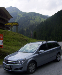 Foto vom Parkplatz bei der Mutterbergalm im Stubaital
