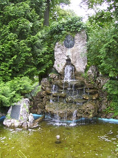 Foto vom Brunnen beim Donautor in Kelheim
