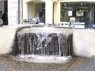 Foto vom Brunnen auf dem Ludwigsplatz in Kelheim